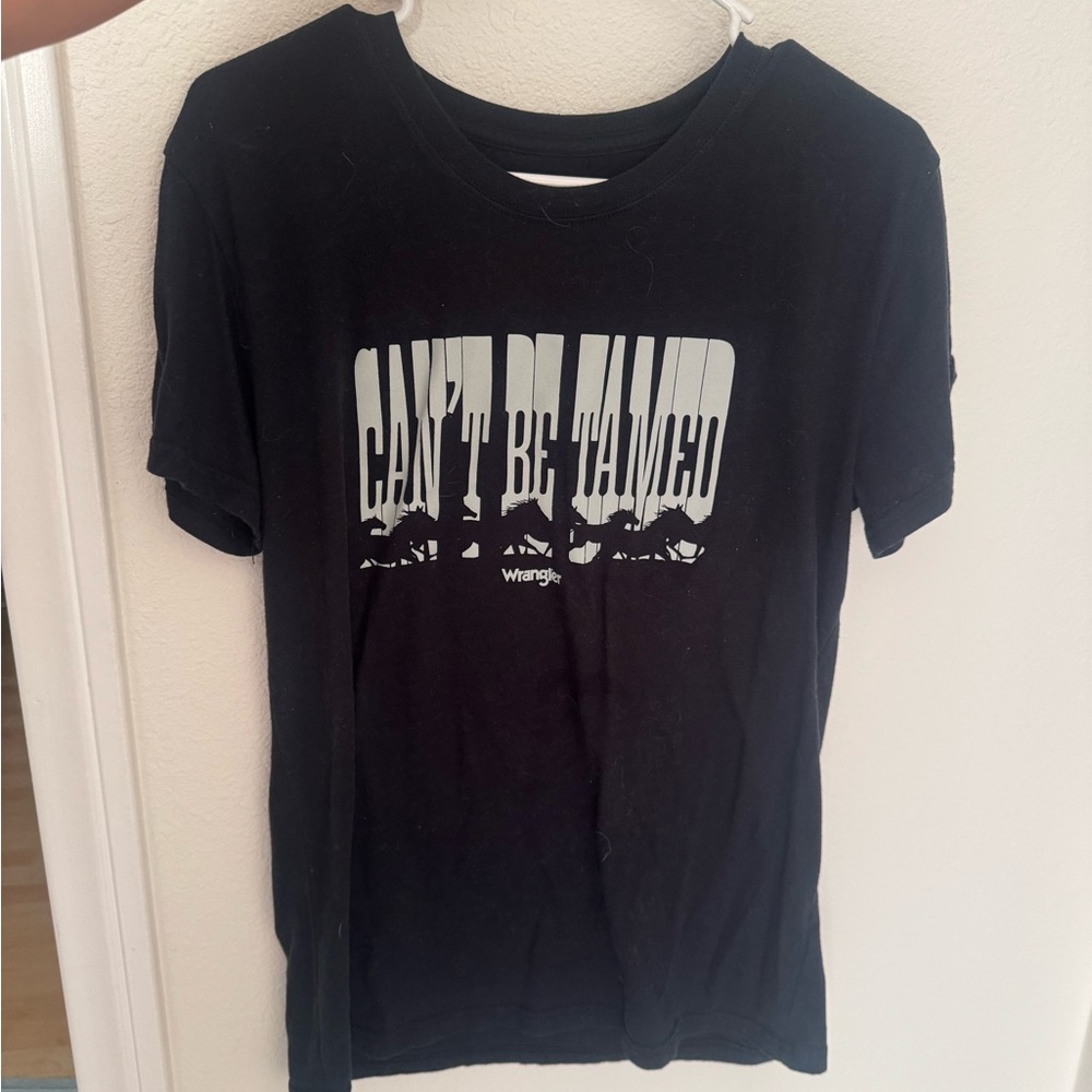 Wrangler Black Graphic T-Shirt “Can’t Be Tamed” women